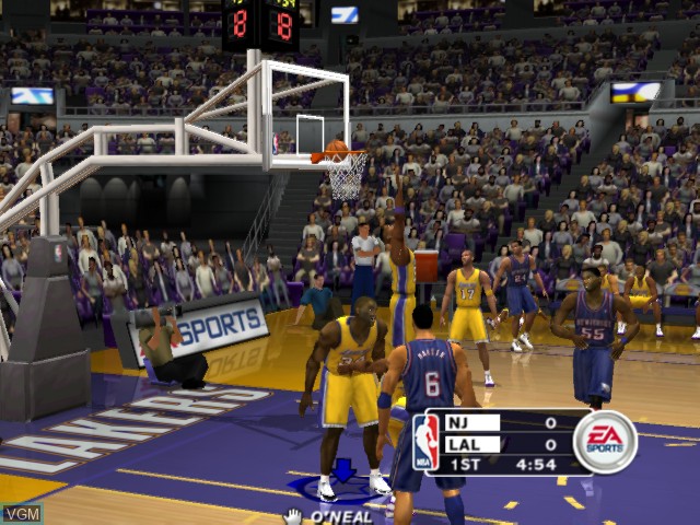 In-game screen of the game NBA Live 2003 on Microsoft Xbox