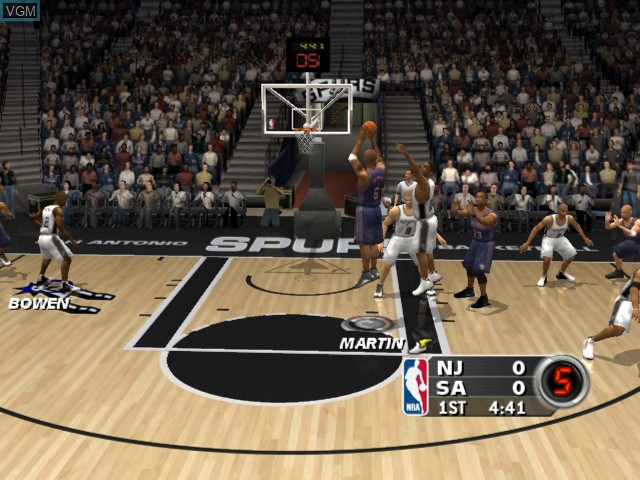 In-game screen of the game NBA Live 2004 on Microsoft Xbox